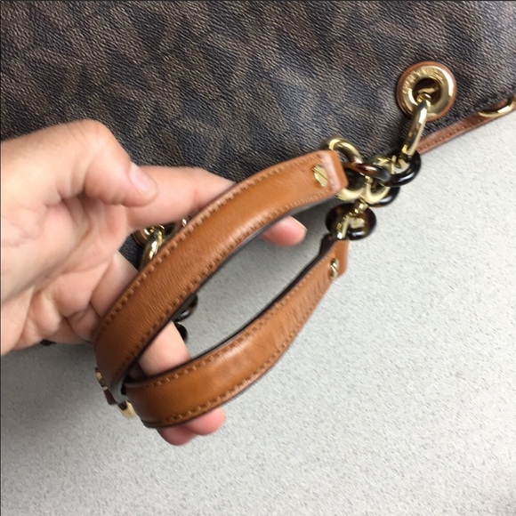 Authentic Michael Kors signature bag - Picture 3 of 6